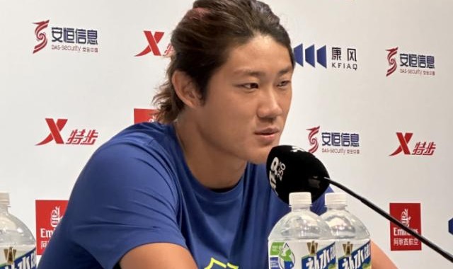 星空体育-张之臻带伤只能边打边看：只能先把身体放在第一位